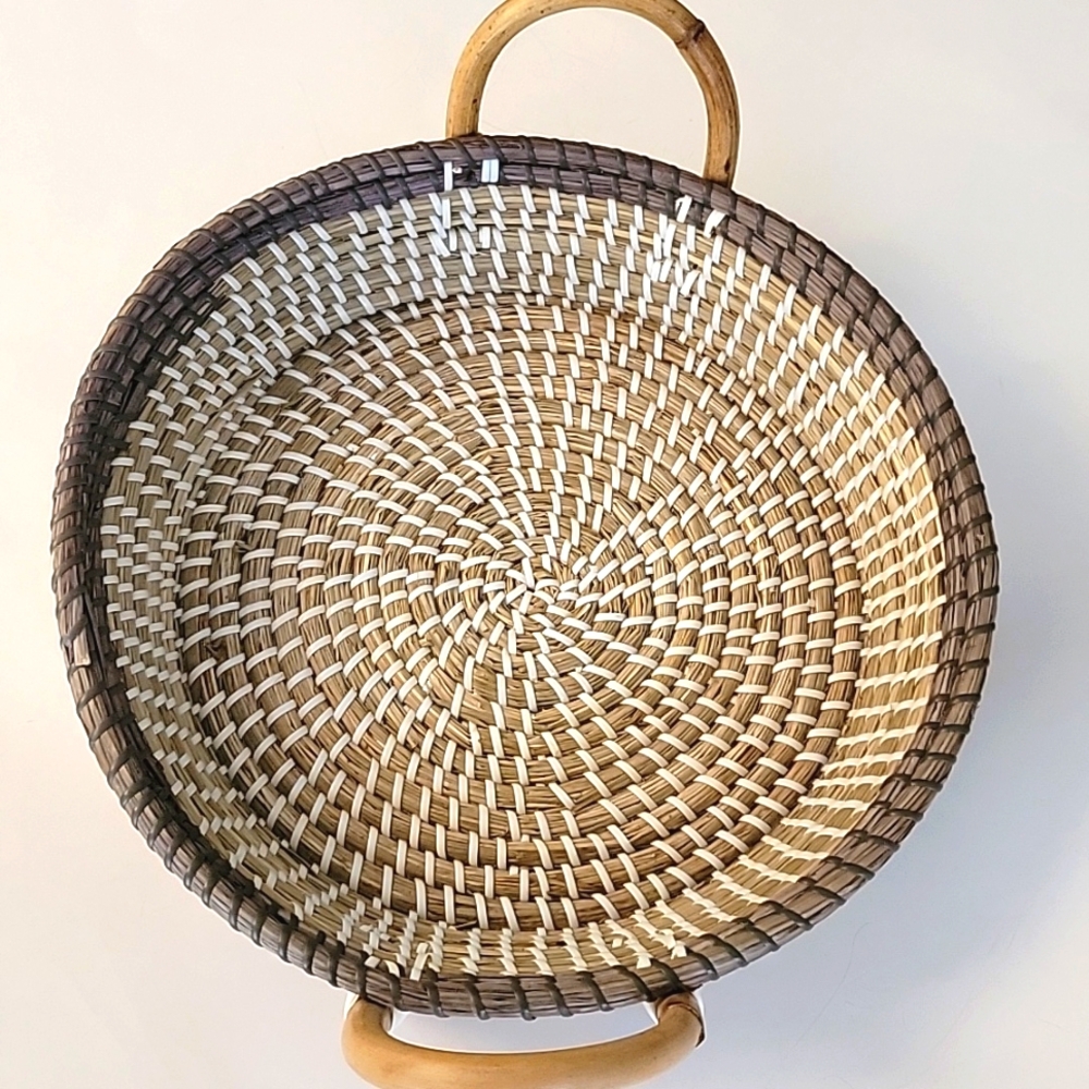 HANDCRAFTED ROUND WOVEN RATTAN TRAY with WOODEN HANDLES - NATURAL